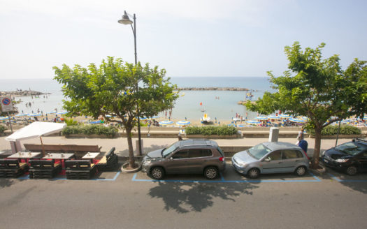 Il Tuo appartamento “nel” mare!