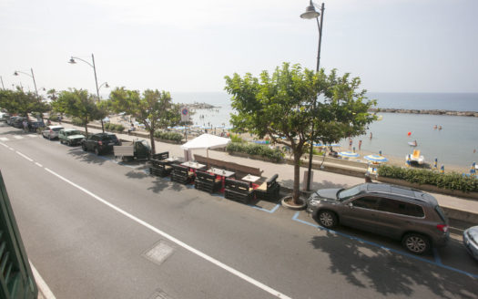 Il Tuo appartamento “nel” mare!