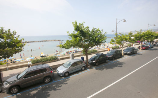 Il Tuo appartamento “nel” mare!