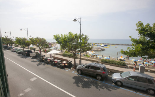 Il Tuo appartamento “nel” mare!