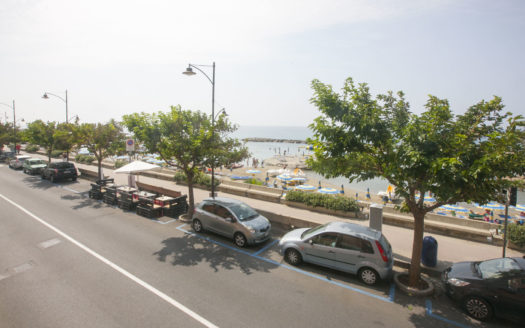 Il Tuo appartamento “nel” mare!