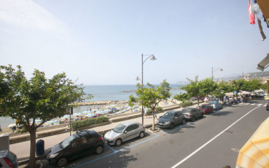 Il Tuo appartamento “nel” mare!