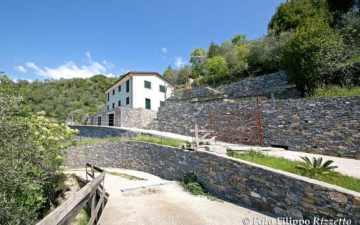 Villa con piscina e giardini vista golfo
