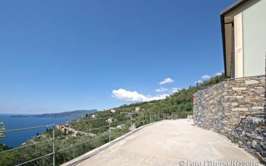Villa con piscina e giardini vista golfo