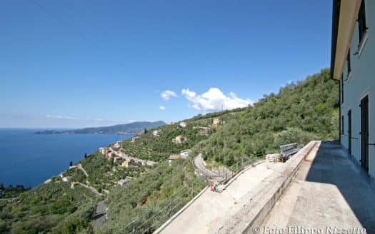 Villa con piscina e giardini vista golfo