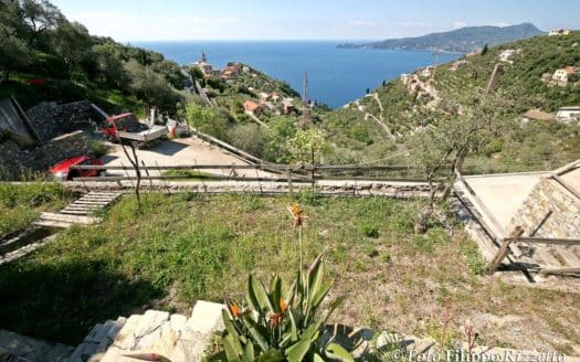 Villa con piscina e giardini vista golfo