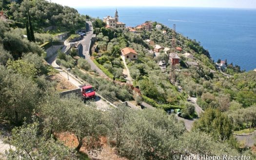 Villa con piscina e giardini vista golfo