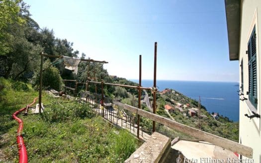 Villa con piscina e giardini vista golfo
