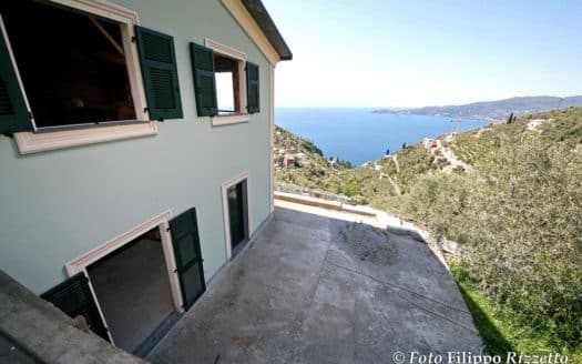 Villa con piscina e giardini vista golfo