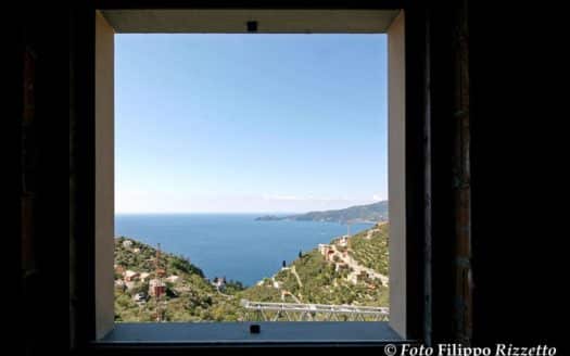 Villa con piscina e giardini vista golfo