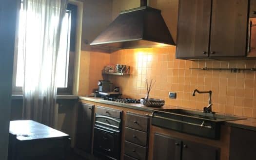 Appartamento di pregio e box.