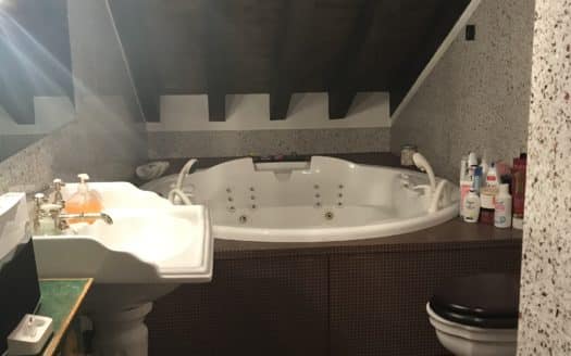 Appartamento di pregio e box.