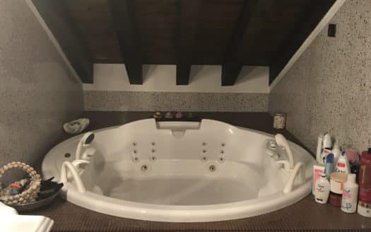 Appartamento di pregio e box.