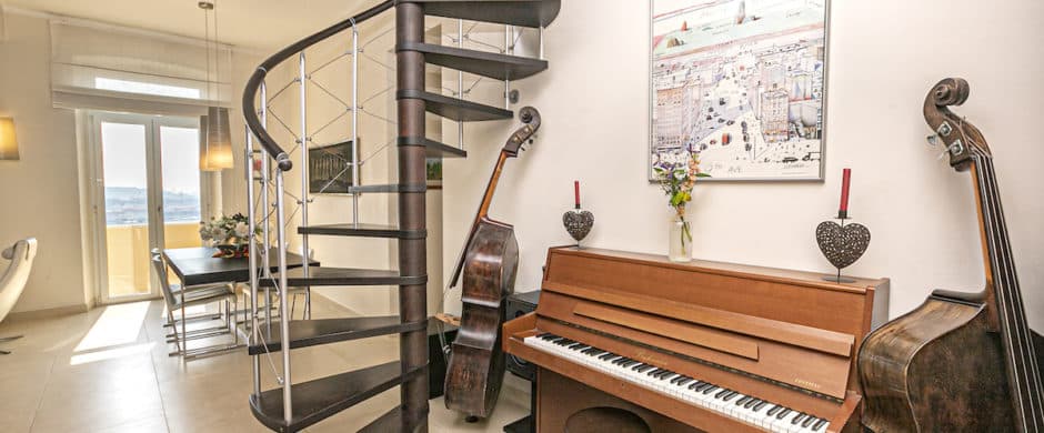 A Genova Pegli, suggestioni da Costa Azzurra per l’appartamento nella Villa Liberty in collina
