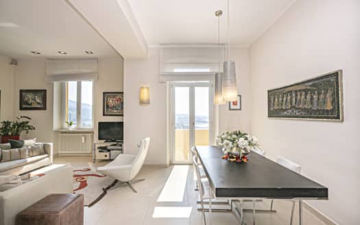 A Genova Pegli, suggestioni da Costa Azzurra per l’appartamento nella Villa Liberty in collina
