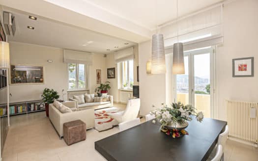 A Genova Pegli, suggestioni da Costa Azzurra per l’appartamento nella Villa Liberty in collina