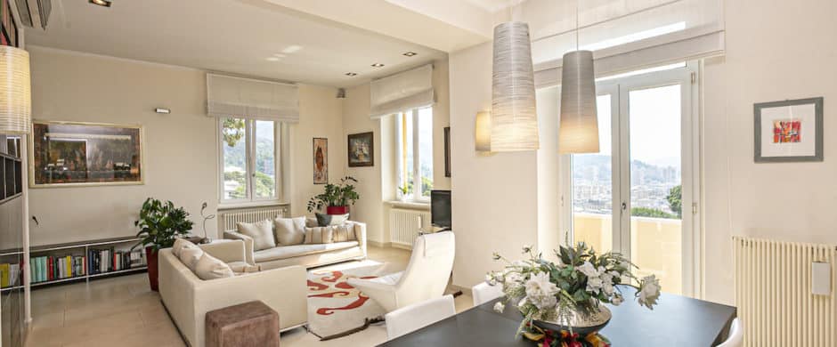 A Genova Pegli, suggestioni da Costa Azzurra per l’appartamento nella Villa Liberty in collina