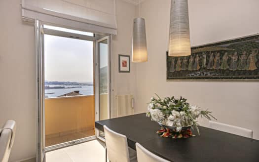 A Genova Pegli, suggestioni da Costa Azzurra per l’appartamento nella Villa Liberty in collina