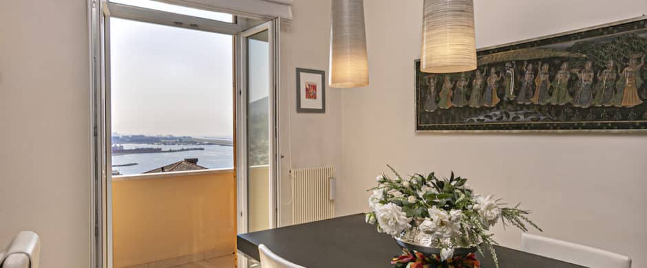 A Genova Pegli, suggestioni da Costa Azzurra per l’appartamento nella Villa Liberty in collina