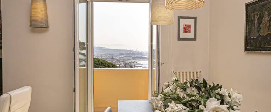 A Genova Pegli, suggestioni da Costa Azzurra per l’appartamento nella Villa Liberty in collina