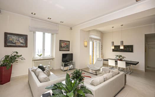 A Genova Pegli, suggestioni da Costa Azzurra per l’appartamento nella Villa Liberty in collina