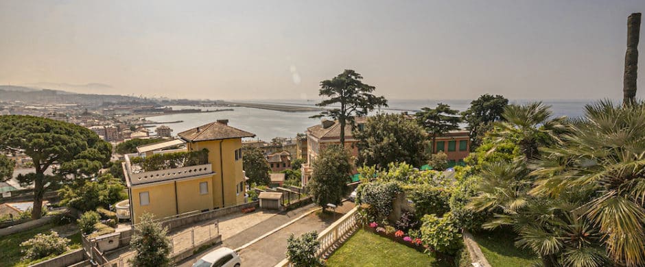 A Genova Pegli, suggestioni da Costa Azzurra per l’appartamento nella Villa Liberty in collina
