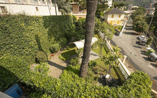 A Genova Pegli, suggestioni da Costa Azzurra per l’appartamento nella Villa Liberty in collina