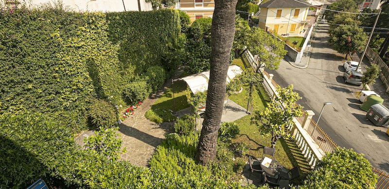 A Genova Pegli, suggestioni da Costa Azzurra per l’appartamento nella Villa Liberty in collina