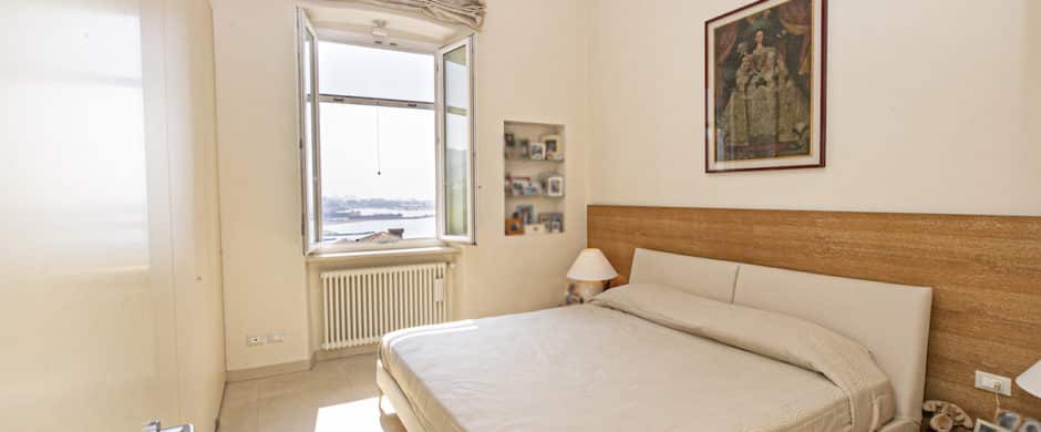 A Genova Pegli, suggestioni da Costa Azzurra per l’appartamento nella Villa Liberty in collina