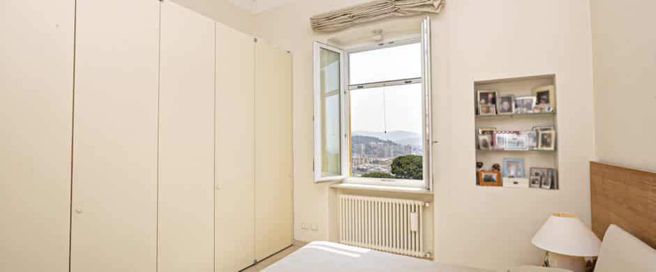 A Genova Pegli, suggestioni da Costa Azzurra per l’appartamento nella Villa Liberty in collina