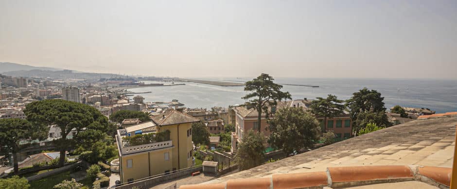 A Genova Pegli, suggestioni da Costa Azzurra per l’appartamento nella Villa Liberty in collina