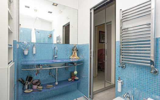 A Genova Pegli, suggestioni da Costa Azzurra per l’appartamento nella Villa Liberty in collina