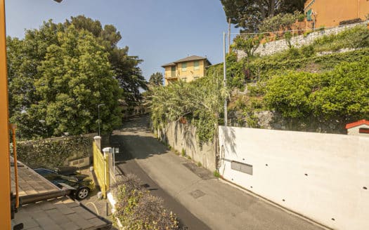A Genova Pegli, suggestioni da Costa Azzurra per l’appartamento nella Villa Liberty in collina