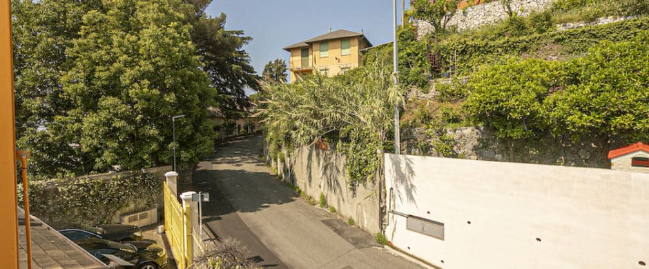 A Genova Pegli, suggestioni da Costa Azzurra per l’appartamento nella Villa Liberty in collina