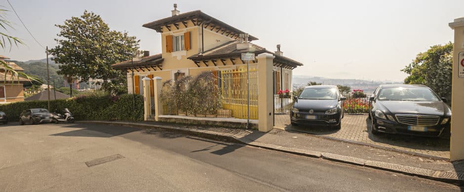 A Genova Pegli, suggestioni da Costa Azzurra per l’appartamento nella Villa Liberty in collina