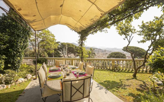 A Genova Pegli, suggestioni da Costa Azzurra per l’appartamento nella Villa Liberty in collina
