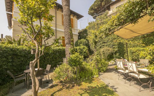 A Genova Pegli, suggestioni da Costa Azzurra per l’appartamento nella Villa Liberty in collina