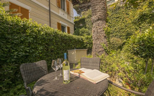 A Genova Pegli, suggestioni da Costa Azzurra per l’appartamento nella Villa Liberty in collina