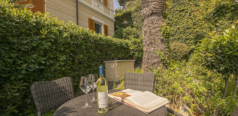 A Genova Pegli, suggestioni da Costa Azzurra per l’appartamento nella Villa Liberty in collina