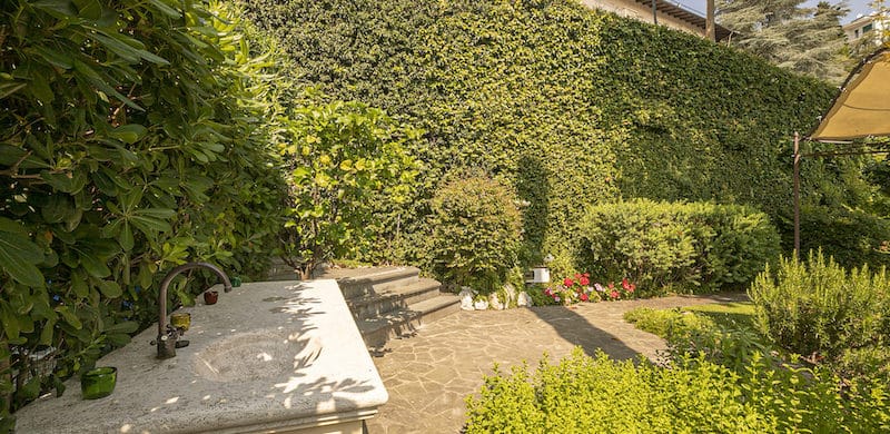 A Genova Pegli, suggestioni da Costa Azzurra per l’appartamento nella Villa Liberty in collina