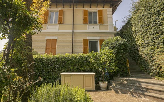 A Genova Pegli, suggestioni da Costa Azzurra per l’appartamento nella Villa Liberty in collina
