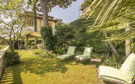 A Genova Pegli, suggestioni da Costa Azzurra per l’appartamento nella Villa Liberty in collina