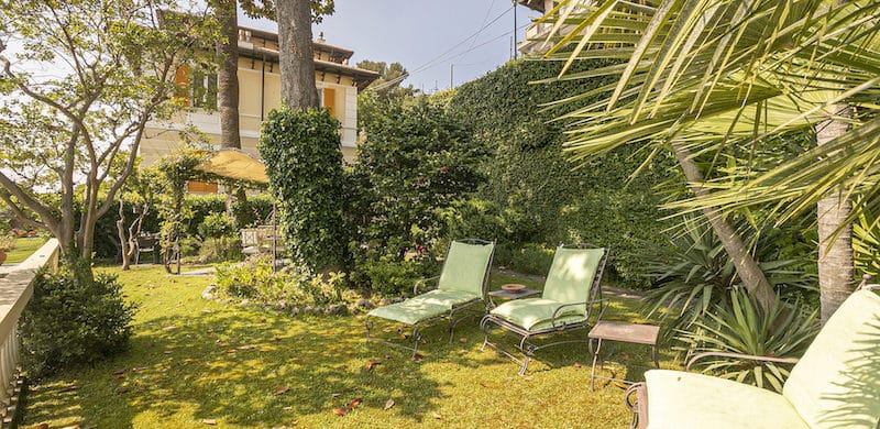 A Genova Pegli, suggestioni da Costa Azzurra per l’appartamento nella Villa Liberty in collina