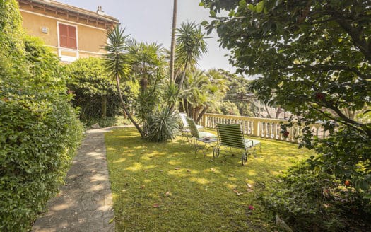 A Genova Pegli, suggestioni da Costa Azzurra per l’appartamento nella Villa Liberty in collina