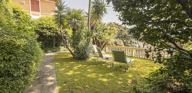 A Genova Pegli, suggestioni da Costa Azzurra per l’appartamento nella Villa Liberty in collina