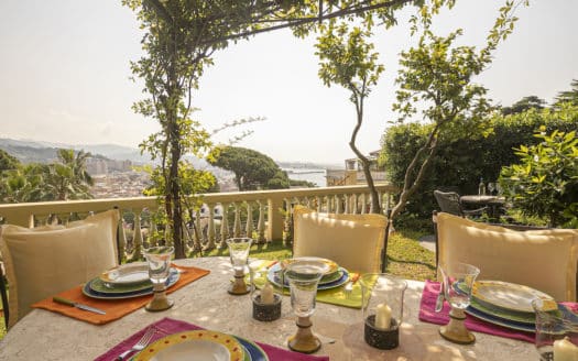 A Genova Pegli, suggestioni da Costa Azzurra per l’appartamento nella Villa Liberty in collina