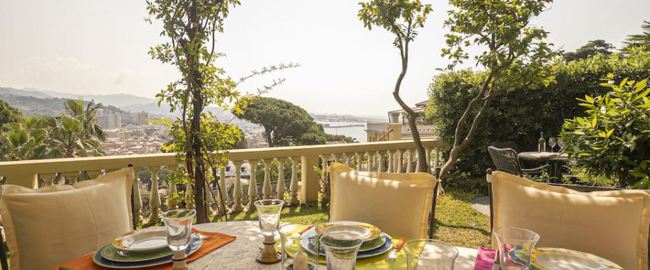 A Genova Pegli, suggestioni da Costa Azzurra per l’appartamento nella Villa Liberty in collina