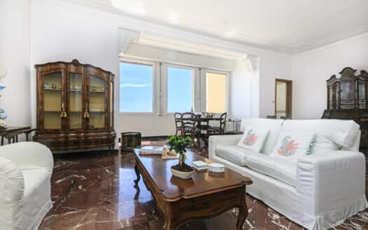 Il Paradiso sopra il Mare: Esclusivo Appartamento di Lusso in Villa Liberty a Genova Pegli