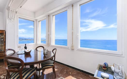 Il Paradiso sopra il Mare: Esclusivo Appartamento di Lusso in Villa Liberty a Genova Pegli