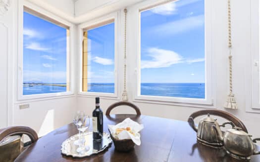Il Paradiso sopra il Mare: Esclusivo Appartamento di Lusso in Villa Liberty a Genova Pegli